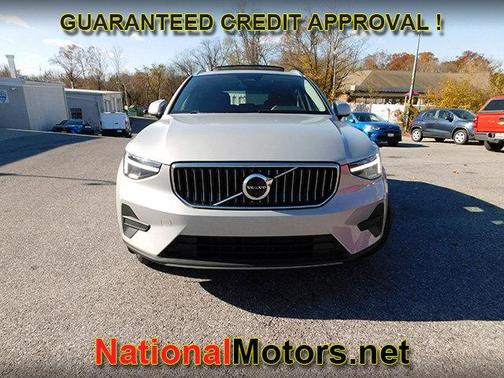 2025 Volvo XC40 Core Bright Theme