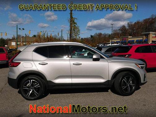 2025 Volvo XC40 Core Bright Theme