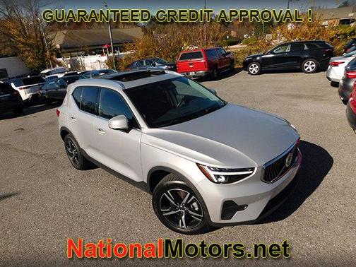 2025 Volvo XC40 Core Bright Theme