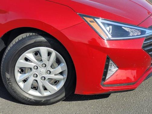 Photo 3 of 25 of 2020 Hyundai Elantra SE