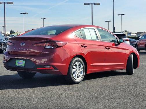 Photo 5 of 25 of 2020 Hyundai Elantra SE