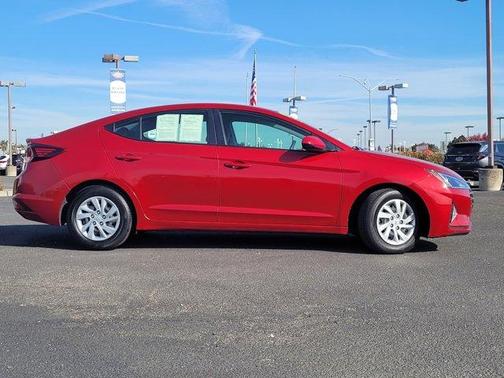Photo 4 of 25 of 2020 Hyundai Elantra SE
