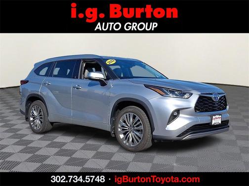 2022 Toyota Highlander Hybrid Platinum