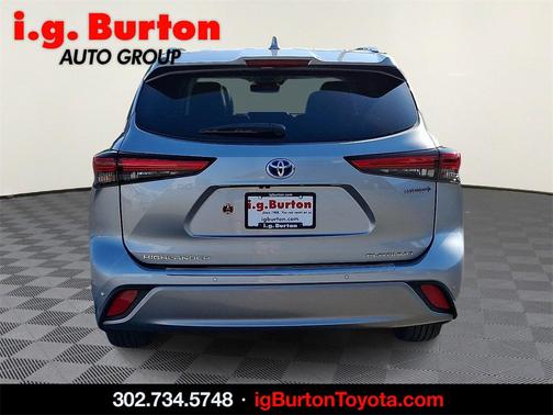 2022 Toyota Highlander Hybrid Platinum