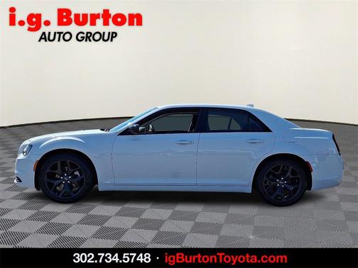 2022 Chrysler 300 Touring
