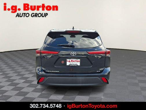 Midnight Black Metallic 2023 Toyota Highlander XLE