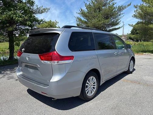 2013 Toyota Sienna XLE