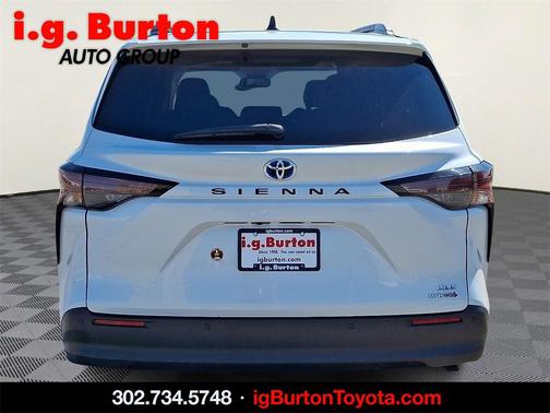 2023 Toyota Sienna XLE 8 Passenger