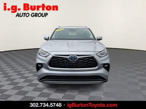 2022 Toyota Highlander Hybrid Platinum