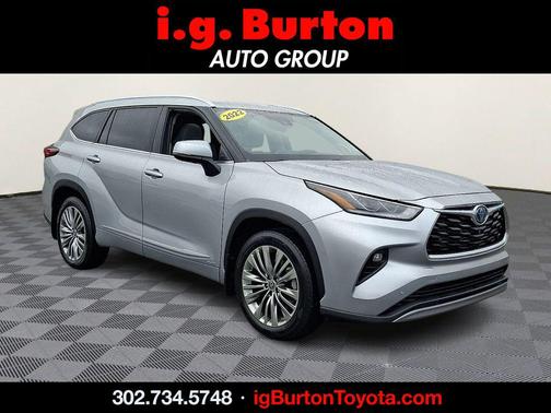 2022 Toyota Highlander Hybrid Platinum