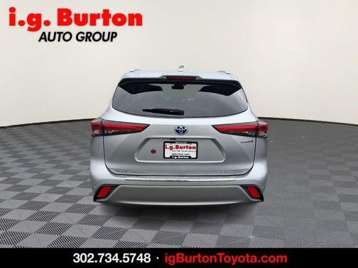 2022 Toyota Highlander Hybrid Platinum