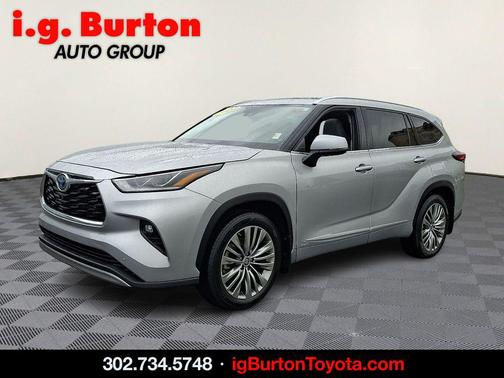 2022 Toyota Highlander Hybrid Platinum