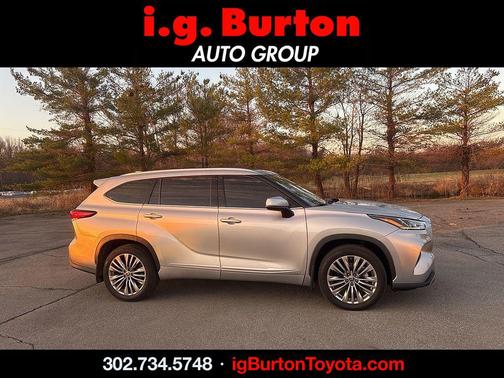 2022 Toyota Highlander Hybrid Platinum