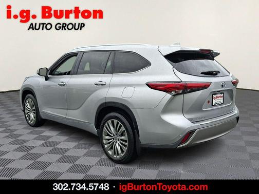 2022 Toyota Highlander Hybrid Platinum