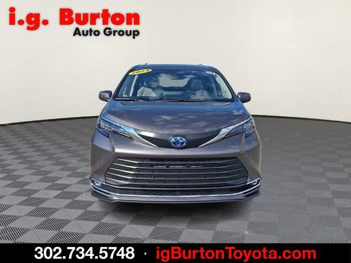 Predawn Gray Mica 2024 Toyota Sienna XLE