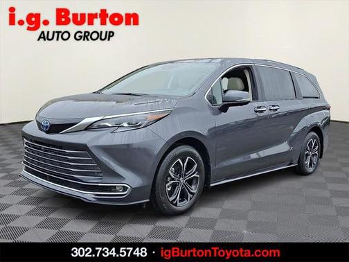 2025 Toyota Sienna Platinum 7 Passenger