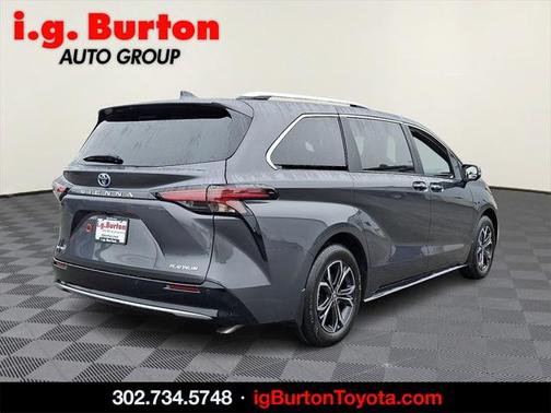 2025 Toyota Sienna Platinum 7 Passenger