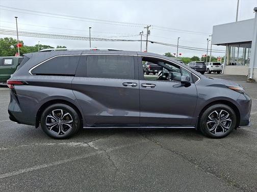 2025 Toyota Sienna Platinum 7 Passenger