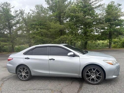 Celestial Silver Metallic 2017 Toyota Camry SE