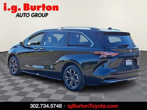 2025 Toyota Sienna Platinum 7 Passenger