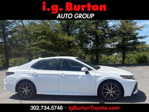 White 2022 Toyota Camry SE