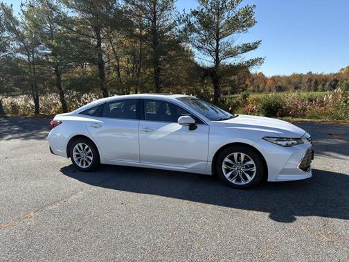 2022 Toyota Avalon XLE