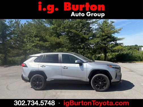 Silver Sky Metallic 2022 Toyota RAV4 Hybrid SE