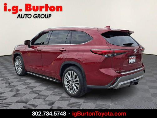 Ruby Flare Pearl 2023 Toyota Highlander Platinum