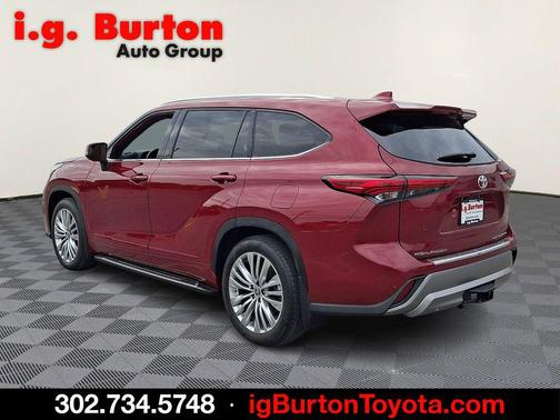 Ruby Flare Pearl 2023 Toyota Highlander Platinum