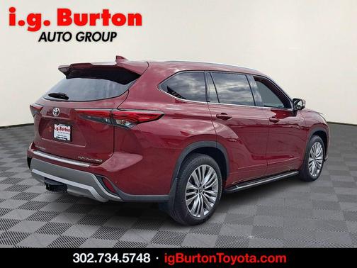 Ruby Flare Pearl 2023 Toyota Highlander Platinum