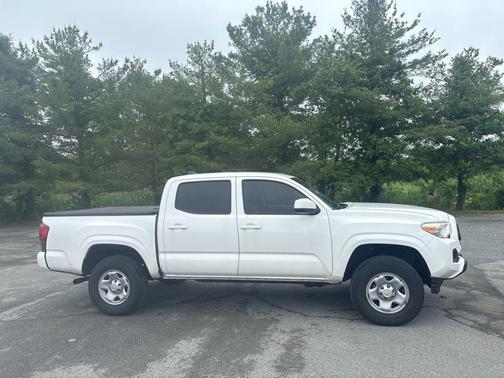 Ice Cap 2023 Toyota Tacoma SR