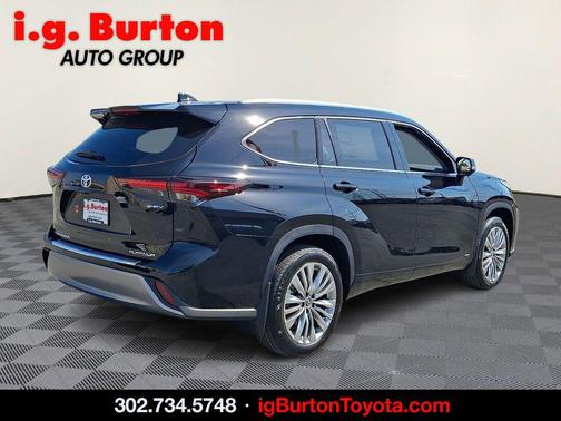 Midnight Black Metallic 2026 Toyota Highlander Hybrid Platinum