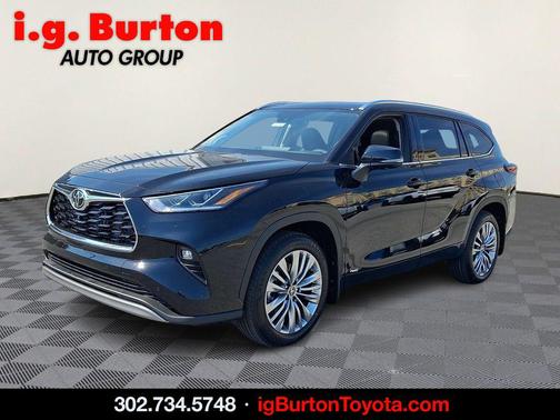 Midnight Black Metallic 2026 Toyota Highlander Hybrid Platinum