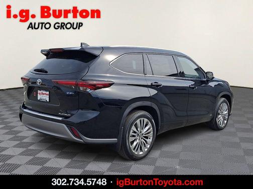 2026 Toyota Highlander Hybrid Platinum