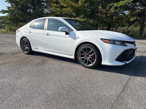2018 Toyota Camry Hybrid LE