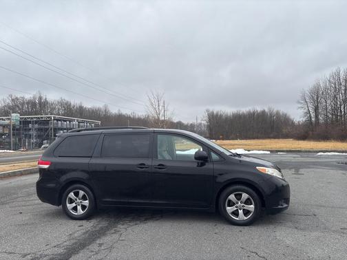 2014 Toyota Sienna LE