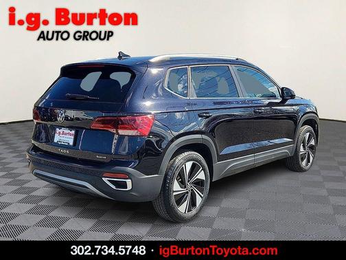 Deep Black Pearl 2024 Volkswagen Taos 1.5T SE