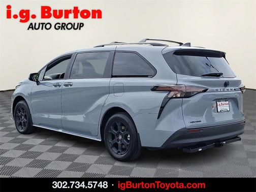 2025 Toyota Sienna Woodland Edition