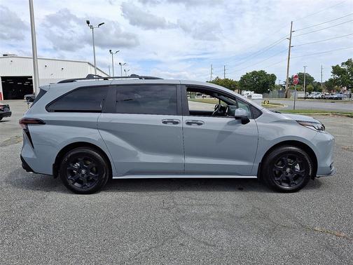 2025 Toyota Sienna Woodland Edition