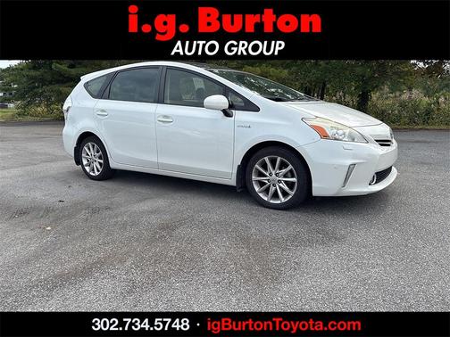 2014 Toyota Prius v Five