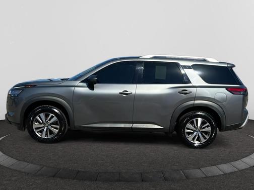 2023 Nissan Pathfinder SL 4WD
