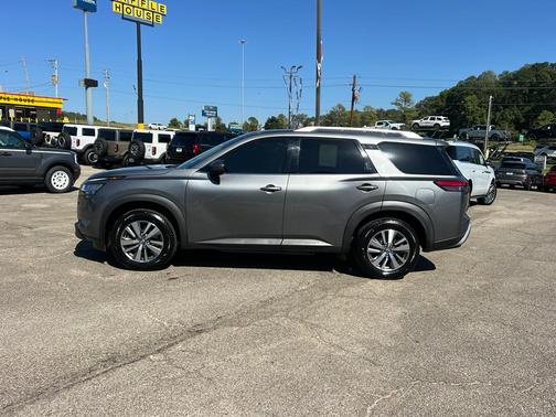 2023 Nissan Pathfinder SL 4WD