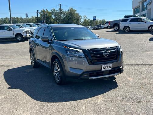 2023 Nissan Pathfinder SL 4WD