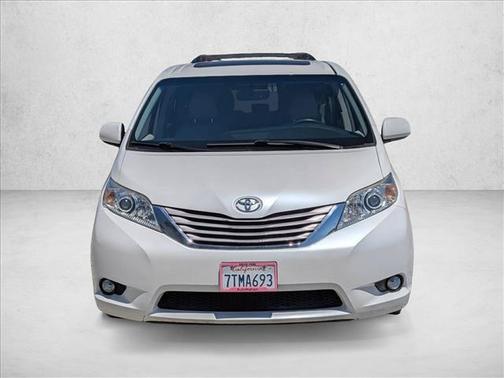 Blizzard Pearl 2016 Toyota Sienna XLE