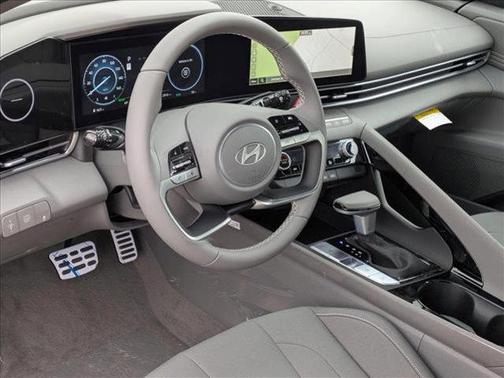 2025 Hyundai ELANTRA HEV SEL Sport