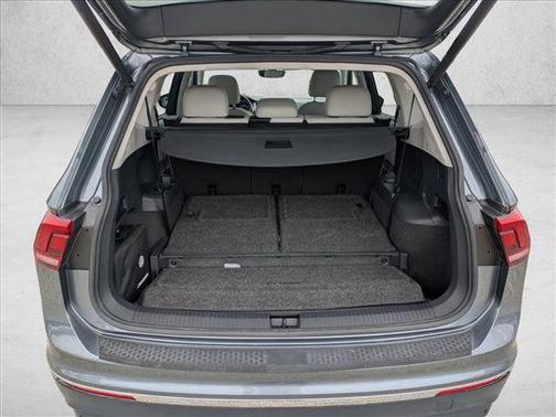 Platinum Gray Meta 2018 Volkswagen Tiguan 2.0T SEL