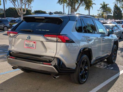 2021 Toyota RAV4 Hybrid SE