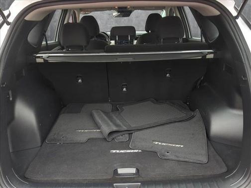 2023 Hyundai TUCSON SE