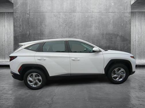 2023 Hyundai TUCSON SE