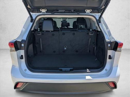 Wind Chill Pearl 2022 Toyota Highlander Hybrid XLE